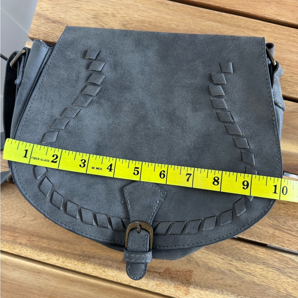 T-Shirt & Jeans Gray Faux Suede Crossbody Saddle Bag Whipstitch Boho Western - Picture 11 of 12